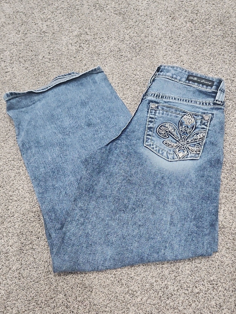 Stella In Dreams Embroidered Pocket Baggi Wide Jeans